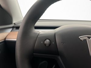 Tesla Model Y bild 14