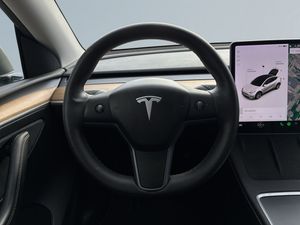 Tesla Model Y bild 9