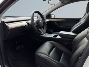 Tesla Model Y bild 7
