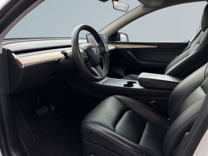 Tesla Model Y bild 7