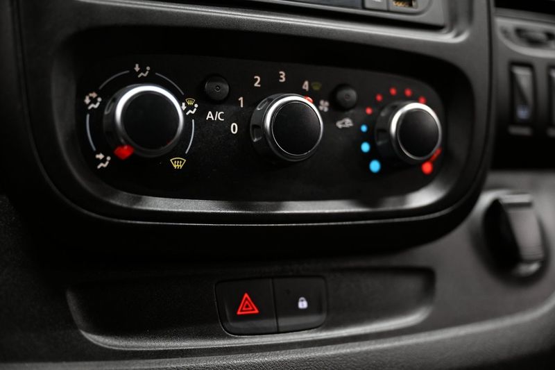 Renault Trafic bild 24