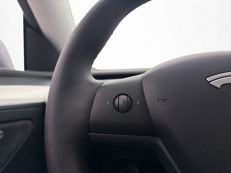 Tesla Model Y bild 27