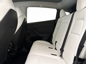 Tesla Model Y bild 15