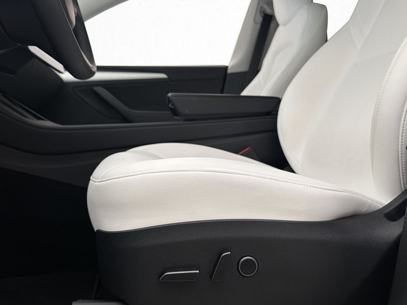 Tesla Model Y bild 31