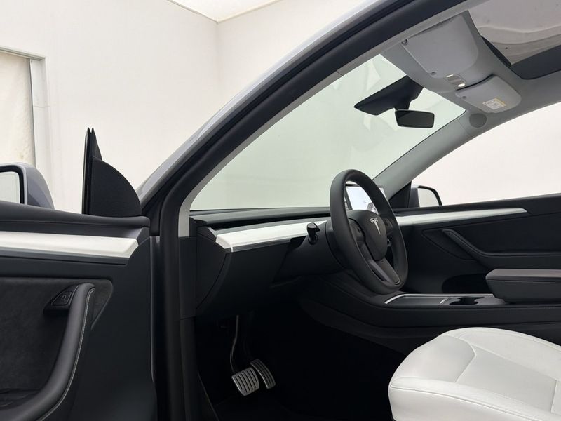 Tesla Model Y bild 18