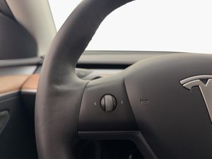 Tesla Model Y bild 19