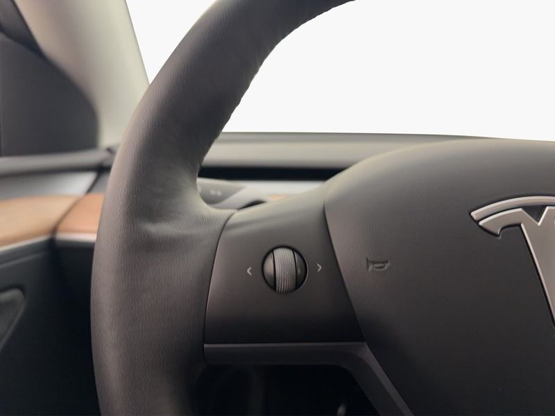 Tesla Model Y bild 19