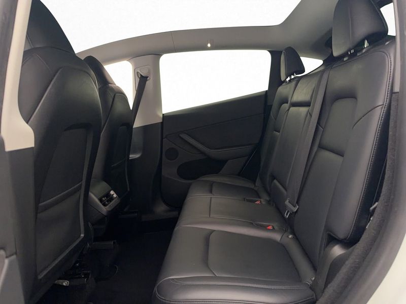 Tesla Model Y bild 13