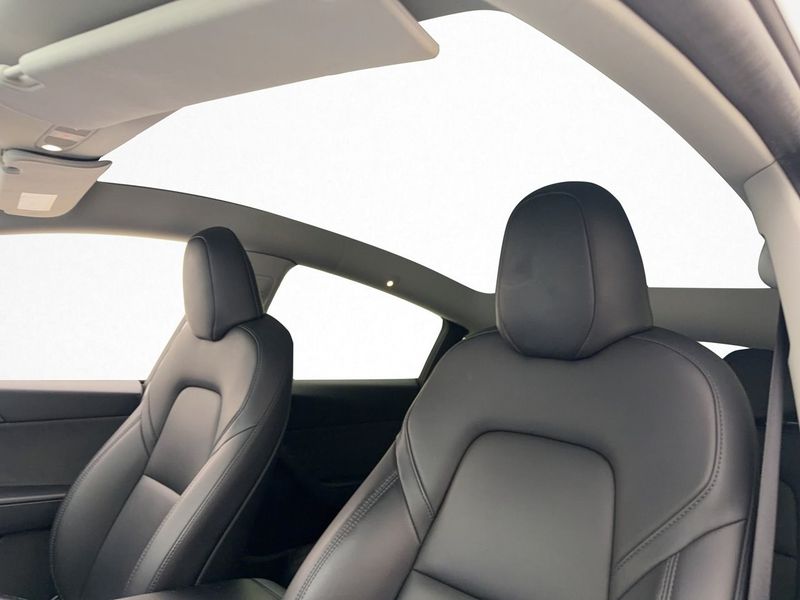 Tesla Model Y bild 18