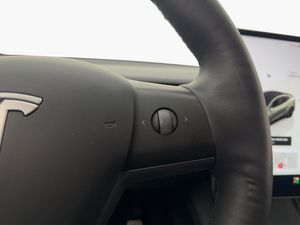 Tesla Model Y bild 20