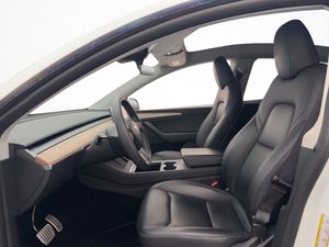 Tesla Model Y bild 17