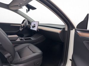 Tesla Model Y bild 12