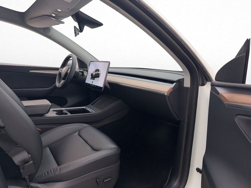Tesla Model Y bild 12