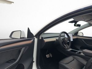 Tesla Model Y bild 16
