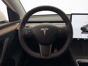 Tesla Model Y bild 15