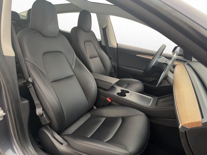 Tesla Model 3 bild 11