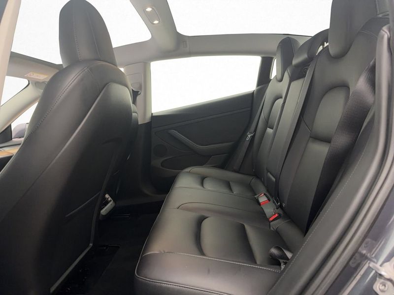 Tesla Model 3 bild 13