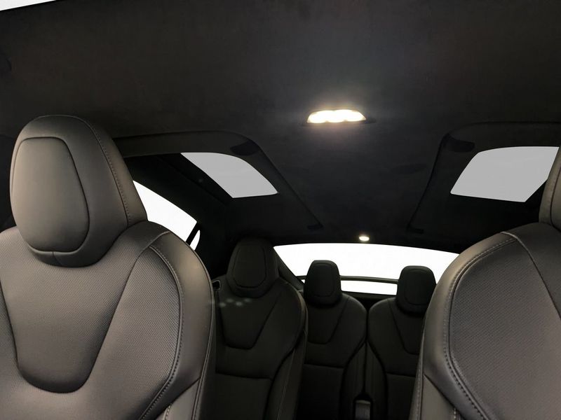 Tesla Model X bild 18