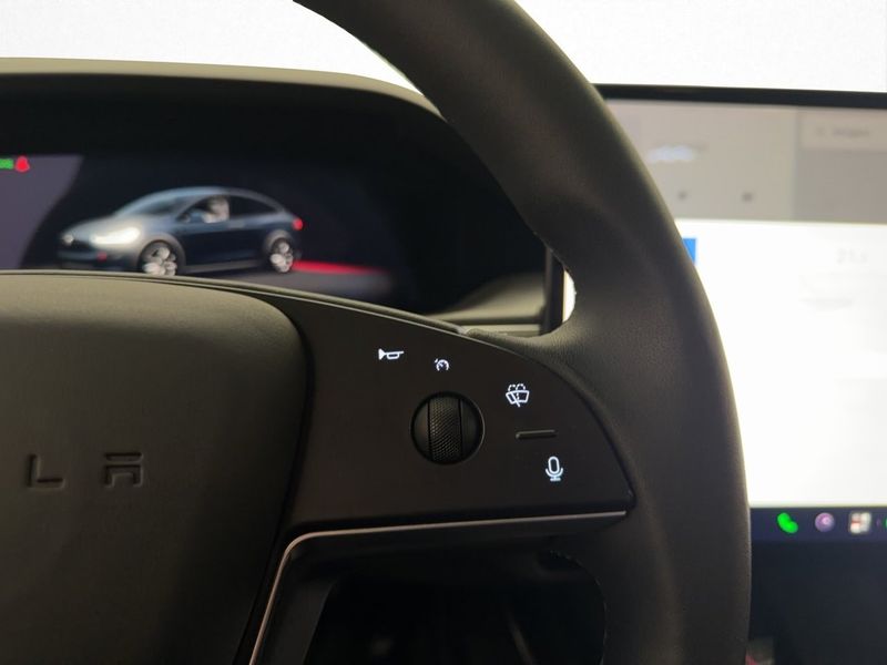 Tesla Model X bild 17