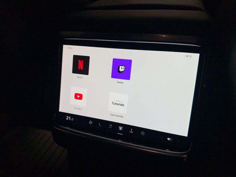 Tesla Model X bild 36