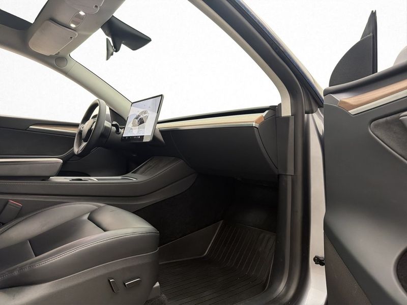 Tesla Model Y bild 27