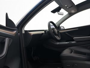 Tesla Model Y bild 11