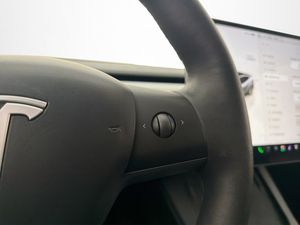 Tesla Model Y bild 15