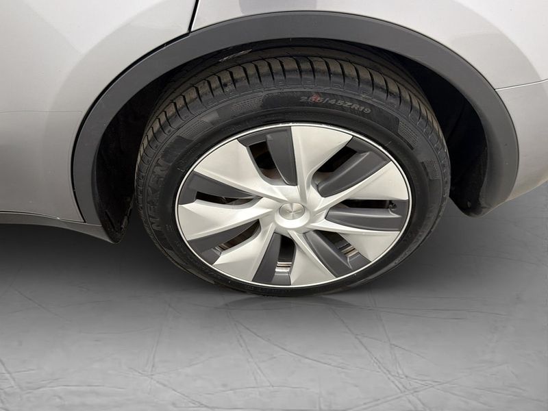 Tesla Model Y bild 33