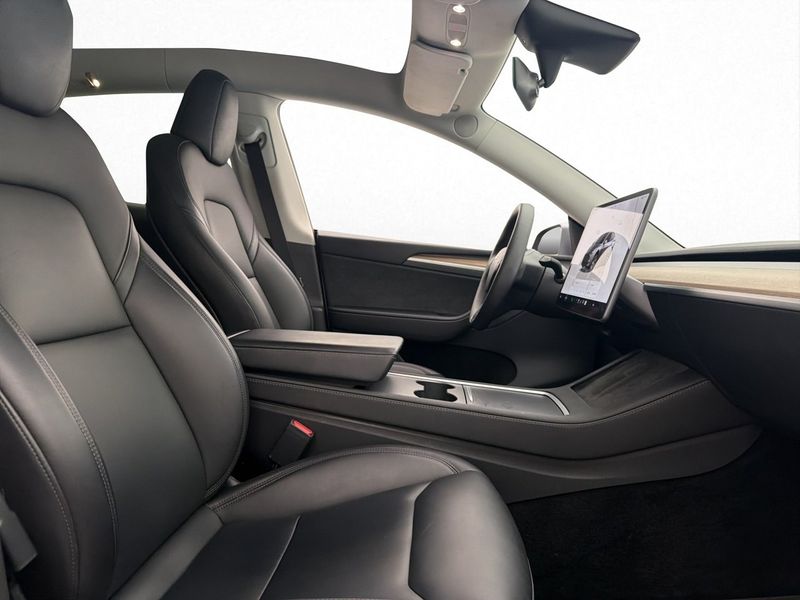 Tesla Model Y bild 26