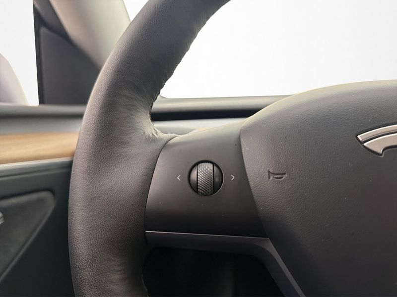 Tesla Model Y bild 14