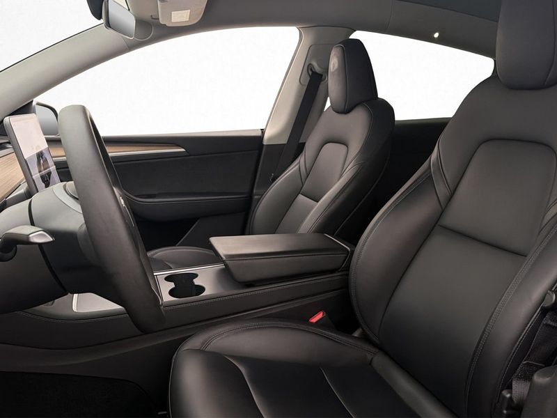 Tesla Model Y bild 12