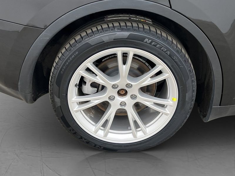 Tesla Model Y bild 31