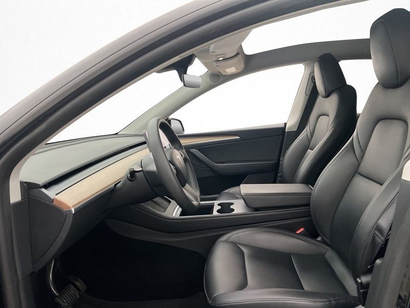 Tesla Model Y bild 12