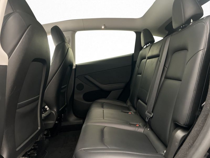 Tesla Model Y bild 27
