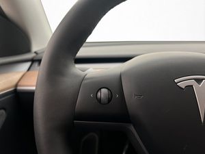Tesla Model Y bild 15