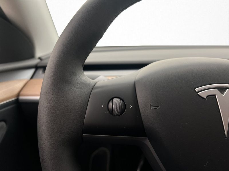 Tesla Model Y bild 15