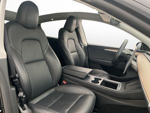 Tesla Model Y bild 25