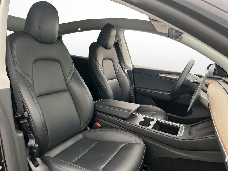 Tesla Model Y bild 25