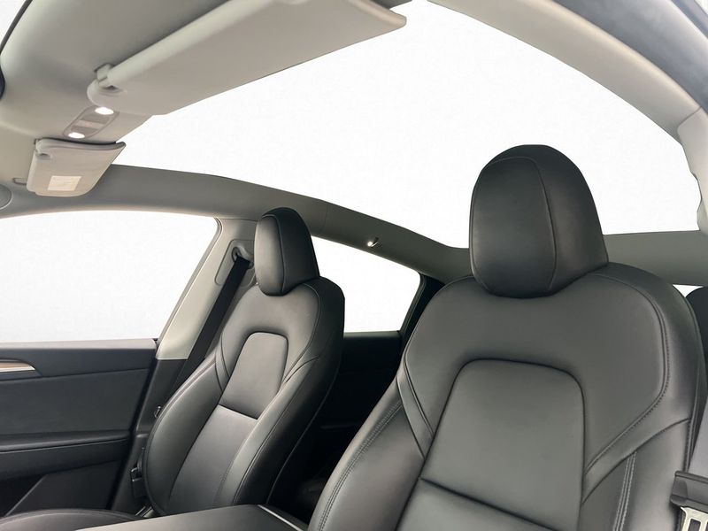Tesla Model Y bild 13