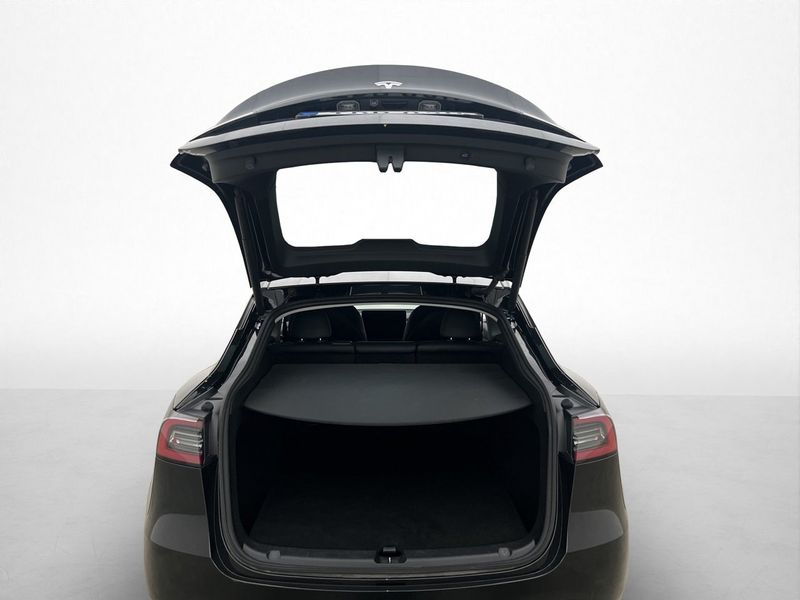 Tesla Model Y bild 28