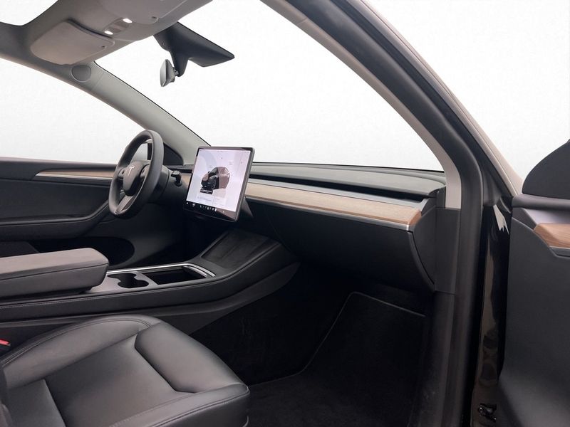 Tesla Model Y bild 26