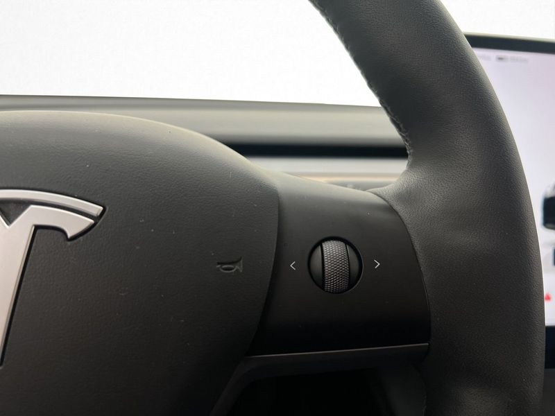Tesla Model Y bild 16