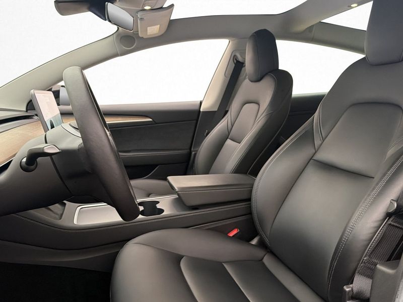 Tesla Model 3 bild 11