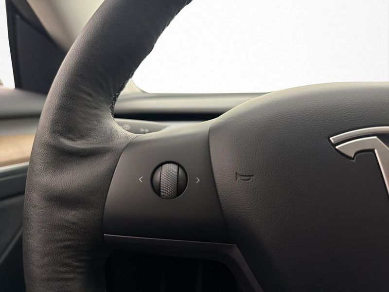 Tesla Model 3 bild 14