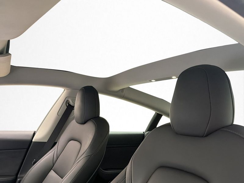 Tesla Model 3 bild 12