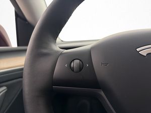Tesla Model Y bild 15