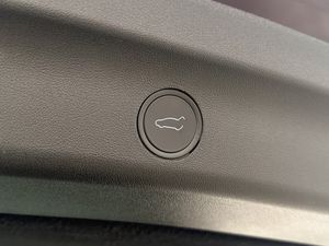 Tesla Model Y bild 31
