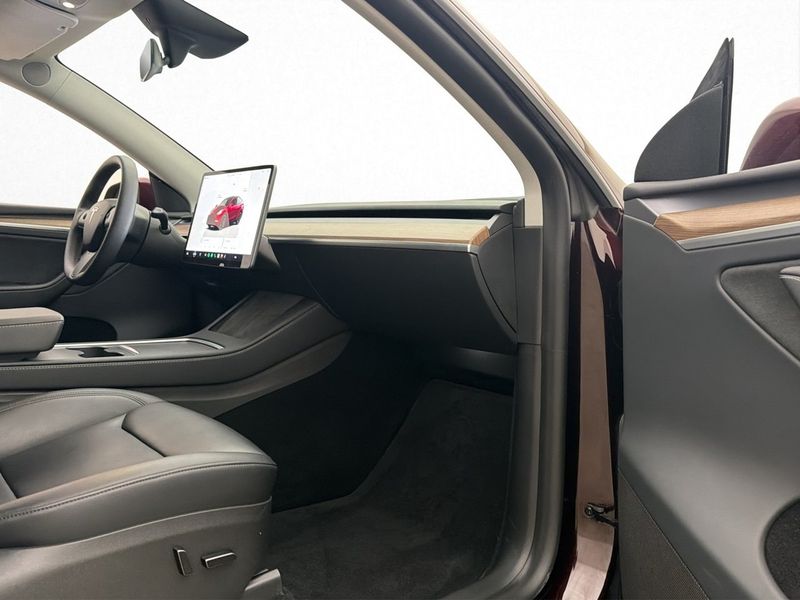 Tesla Model Y bild 28