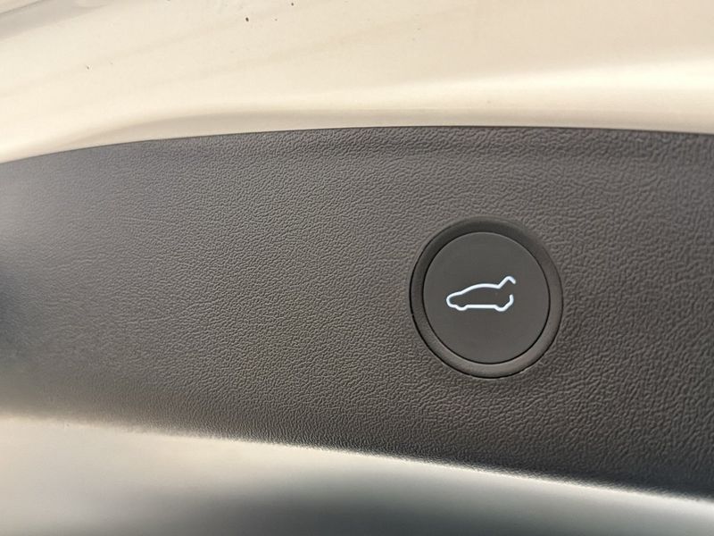Tesla Model 3 bild 30