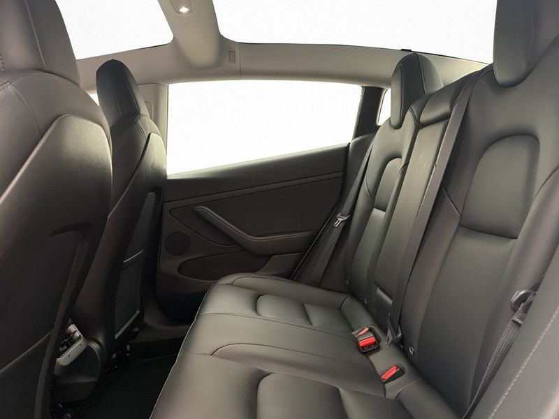 Tesla Model 3 bild 28